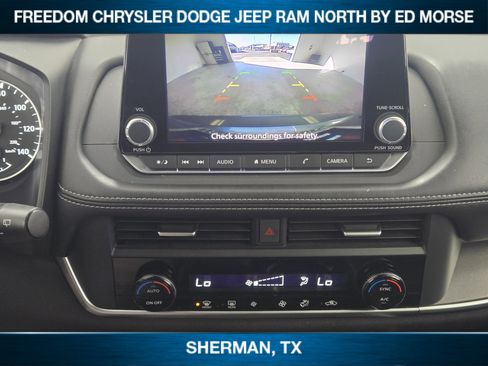 Used 2024 Nissan Rogue SV image 12