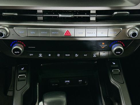 Used 2025 Kia Telluride S FWD image 23
