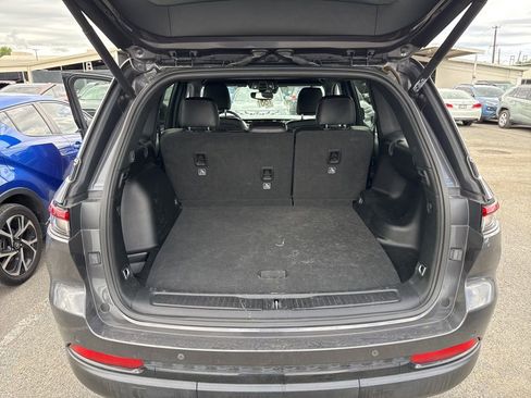 Used 2022 Jeep Grand Cherokee Altitude image 13