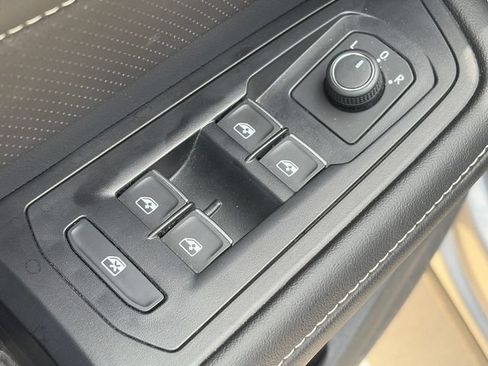 Used 2026 Volkswagen Atlas SE FWD image 19
