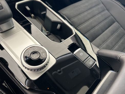 New 2025 Mitsubishi Outlander SE image 9