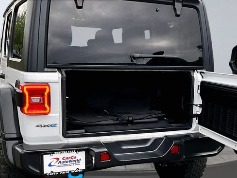Used 2022 Jeep Wrangler Unlimited Rubicon 4xe w/ Cold Weather Group AWD/4WD image 38