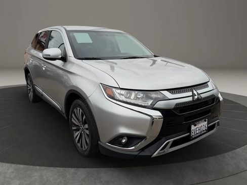 Used 2019 Mitsubishi Outlander SE image 5