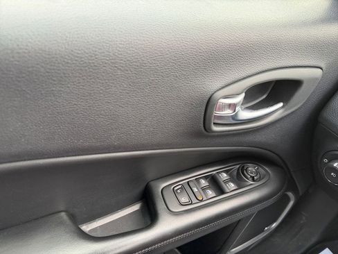 Used 2020 Jeep Compass Latitude image 19