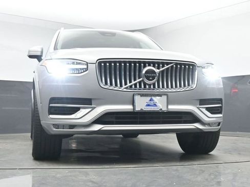 Used 2023 Volvo XC90 B5 Plus AWD/4WD image 11