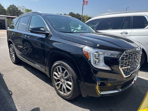 Used 2024 GMC Terrain Denali image 3