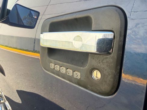 Used 2012 Ford F150 XLT w/ XLT Chrome Pkg image 60