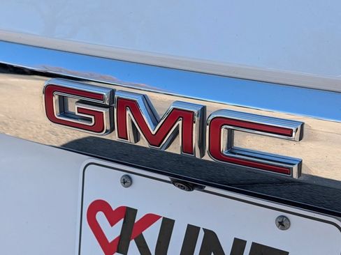 Used 2023 GMC Yukon SLT w/ SLT Premium Package AWD/4WD image 10