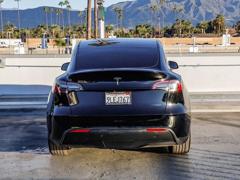Used 2024 Tesla Model Y 2WD image 7