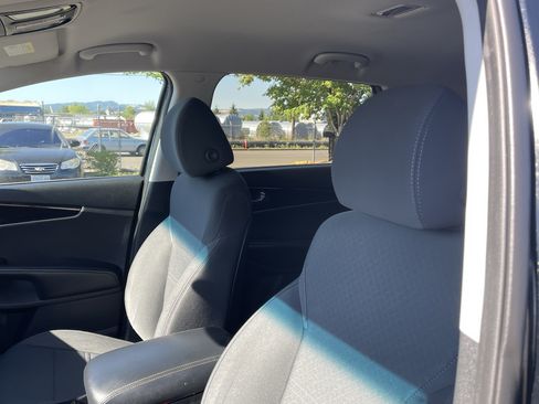 Used 2020 Kia Sorento S FWD image 19