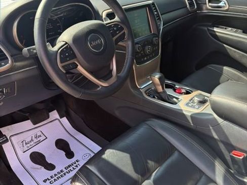 Used 2017 Jeep Grand Cherokee Limited image 16