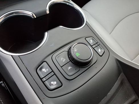 Used 2024 GMC Terrain SLT FWD image 17