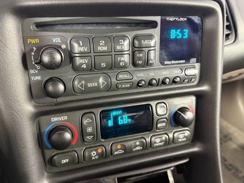 Used 2004 Chevrolet Corvette Convertible w/ Preferred Equipment Group RWD image 22