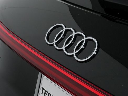 Certified 2025 Audi Q5 Premium w/ Convenience Package image 36