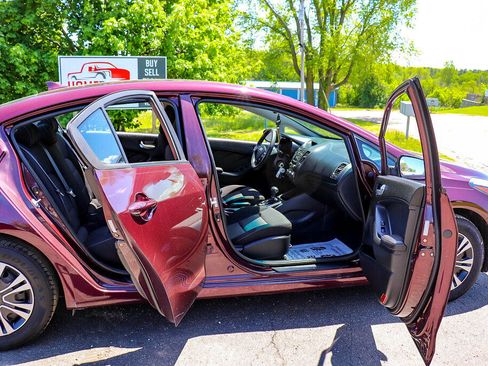 Used 2017 Kia Forte LX image 20