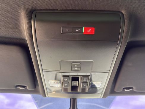 Used 2022 Volkswagen Atlas Cross Sport SE image 21