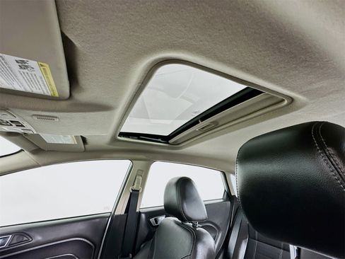 Used 2015 Ford Fiesta Titanium image 21