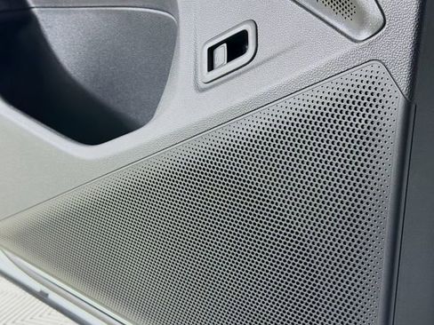 New 2026 Volkswagen Tiguan SE FWD image 20