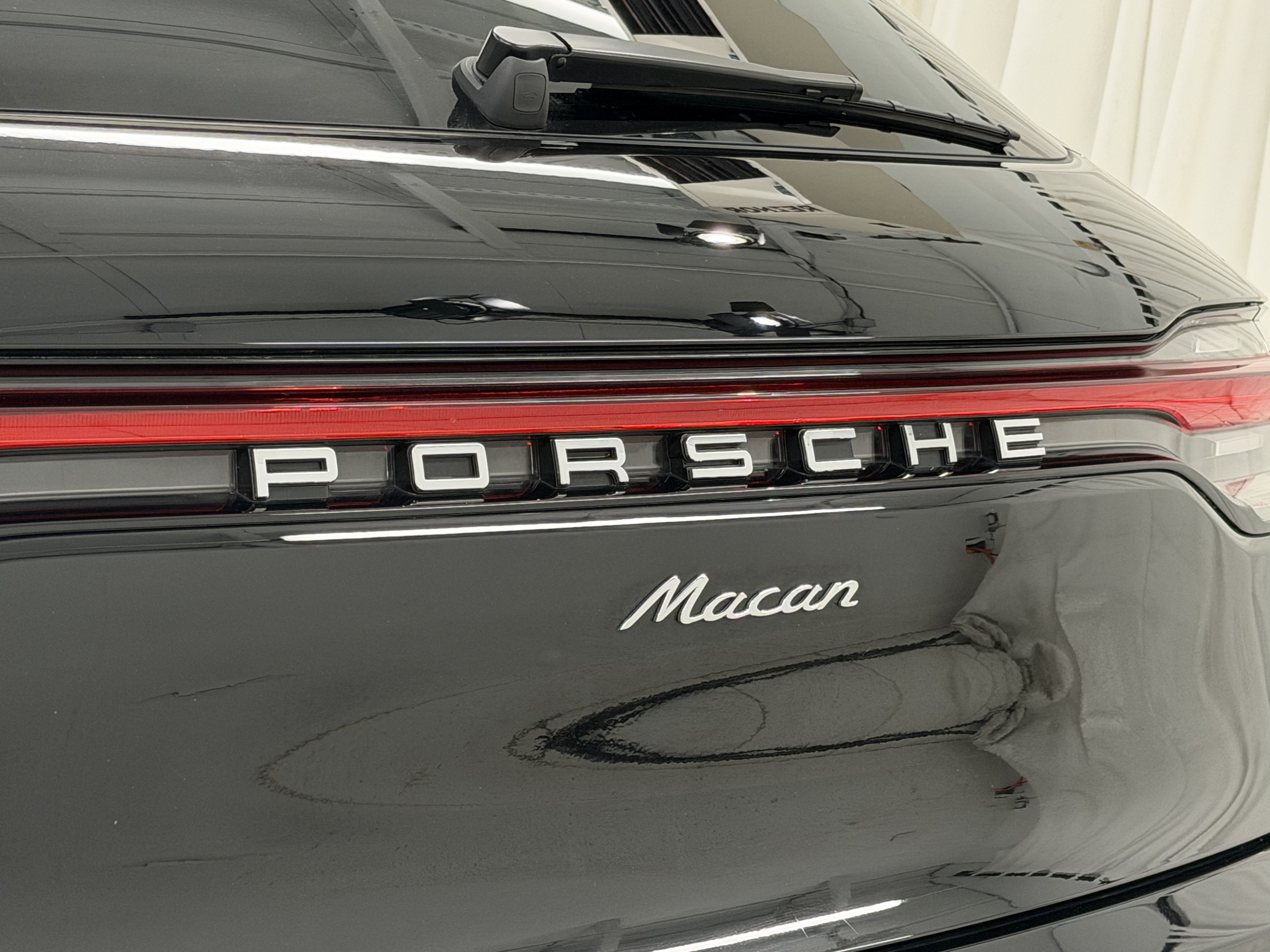 Used 2025 Porsche Macan AWD/4WD image 63