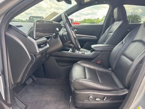 Used 2025 Cadillac XT4 Premium Luxury FWD image 2