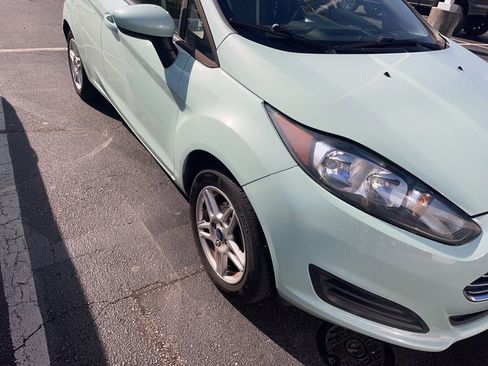 Used 2017 Ford Fiesta SE image 11