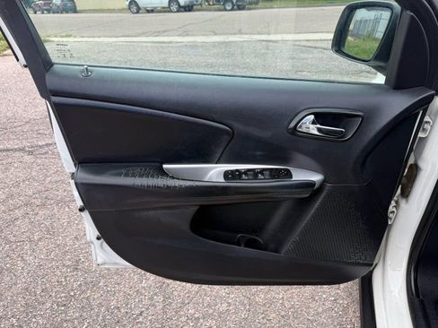 Used 2018 Dodge Journey SE w/ Blacktop Package image 11