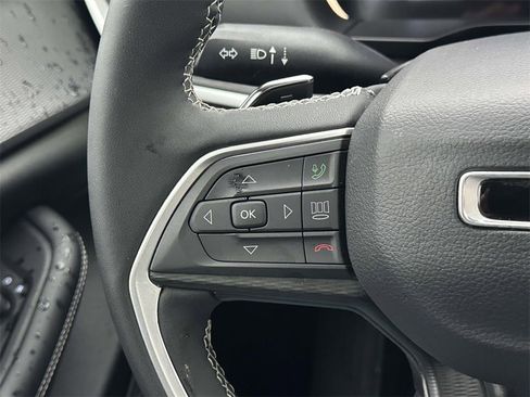 Used 2024 Jeep Grand Cherokee Altitude image 21