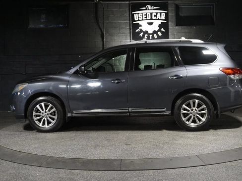 Used 2014 Nissan Pathfinder SL w/ Cargo Package AWD/4WD image 3