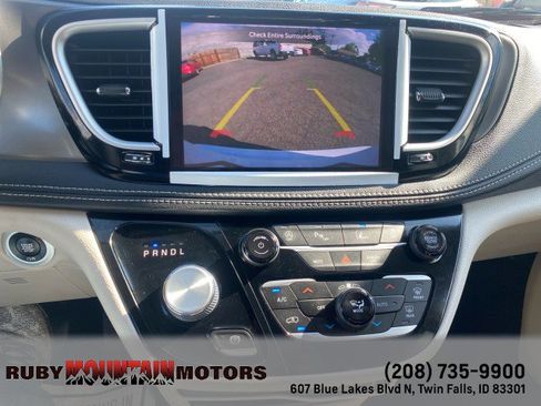 Used 2023 Chrysler Pacifica Touring-L image 20