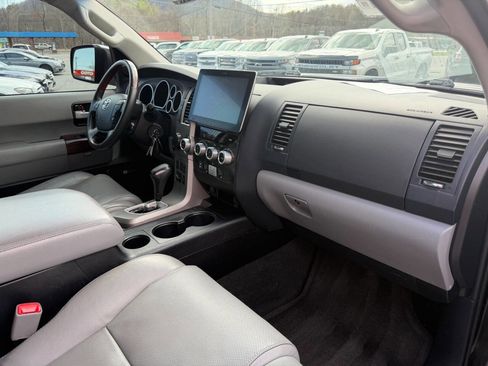 Used 2013 Toyota Sequoia Platinum image 17
