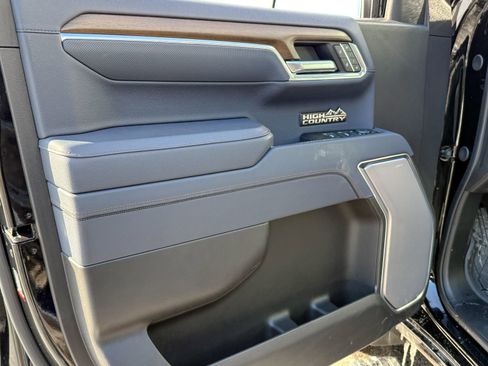 Used 2025 Chevrolet Silverado 1500 High Country image 14