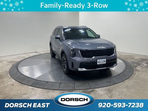 New 2025 Kia Sorento S image 3