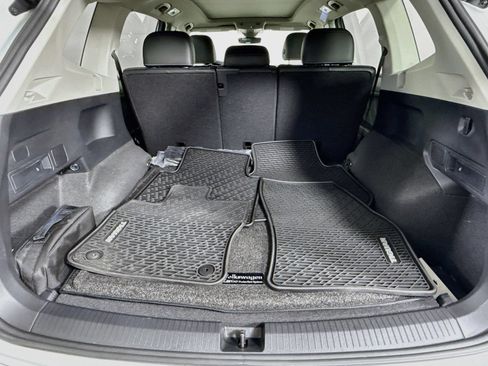 Certified 2024 Volkswagen Tiguan SE w/ Panoramic Sunroof Package AWD/4WD image 24