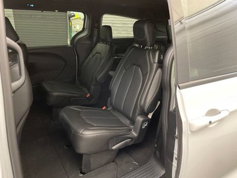 New 2026 Chrysler Pacifica Select FWD image 16