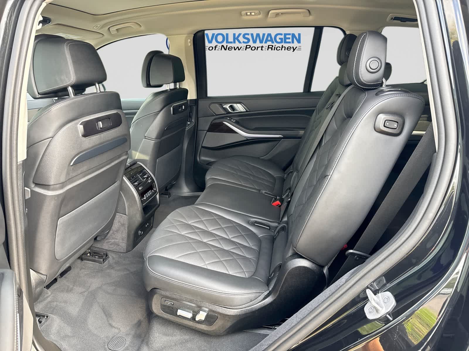 Used 2025 BMW X7 xDrive40i AWD/4WD image 18