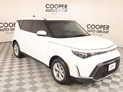 Used 2025 Kia Soul LX w/ LX Technology Package FWD image 1