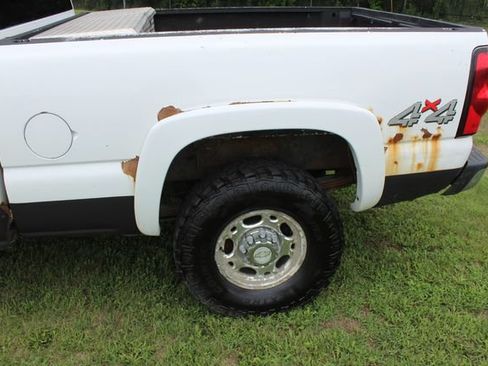 Used 2006 Chevrolet Silverado 2500 LT w/ Heavy-Duty Power Package AWD/4WD image 10