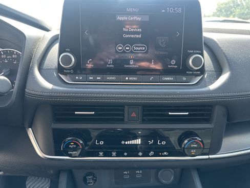 Used 2025 Nissan Rogue SV FWD image 28
