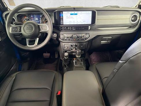 Used 2025 Jeep Wrangler Unlimited Sahara AWD/4WD image 23