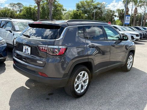 Used 2024 Jeep Compass Latitude AWD/4WD image 7