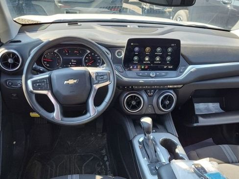 Used 2025 Chevrolet Blazer LT w/ Convenience Package image 2