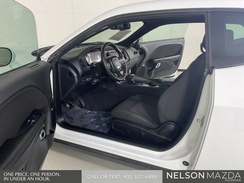 Used 2023 Dodge Challenger SXT RWD image 11