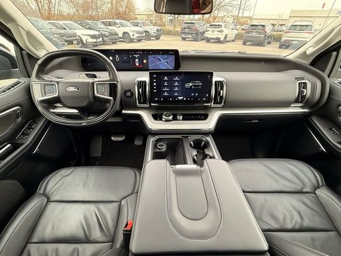 Used 2025 Ford Expedition Platinum image 37