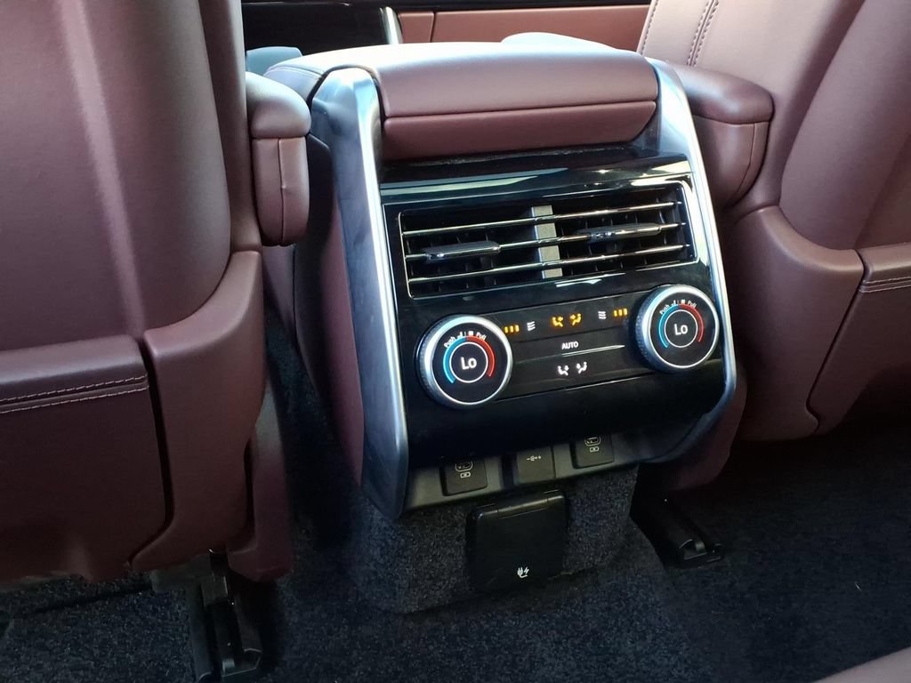 Certified 2025 Land Rover Range Rover SE AWD/4WD image 25