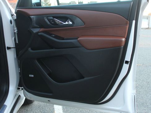 Used 2020 Chevrolet Traverse High Country image 16