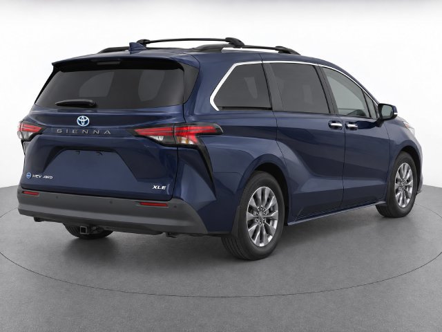 Used 2025 Toyota Sienna XLE AWD/4WD image 3