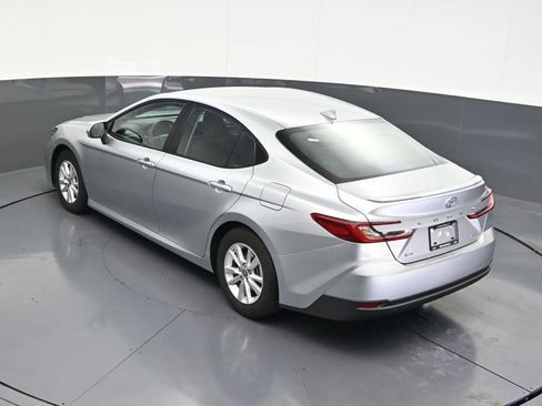 Used 2025 Toyota Camry LE w/ Convenience Package FWD image 17