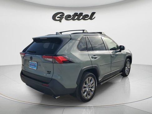 Used 2022 Toyota RAV4 XLE Premium AWD/4WD image 5