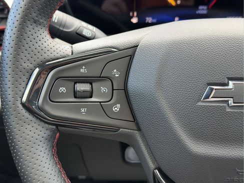 Used 2025 Chevrolet Trax RS w/ Sunroof Package FWD image 13