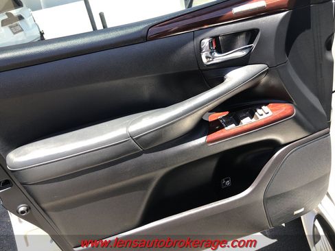 Used 2015 Lexus LX 570 4WD w/ Luxury Package image 9